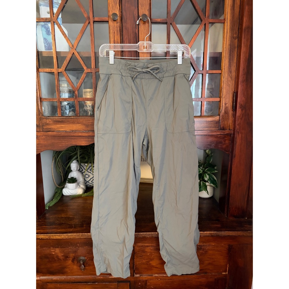 Lululemon Beyond the Studio Crop Pant 7/8 Sage Green Ruched Hem Size 8 W6BJBS - Picture 2 of 6